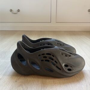 Yeezy Foam Runner Onyx size 12